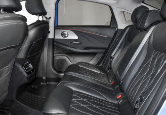 Подержанный автомобиль Chery Arrizo 8 2023 года (14 фото)