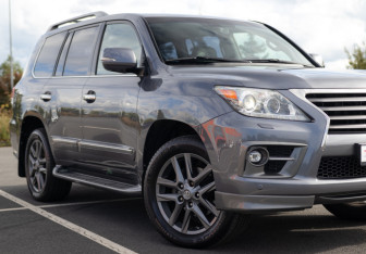 Подержанный автомобиль Lexus LX 2014 года (7 фото)