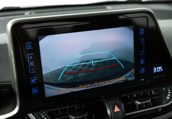 Подержанный автомобиль Toyota C-HR 2019 года (16 фото)