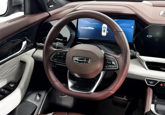 Подержанный автомобиль Geely Monjaro 2023 года (17 фото)