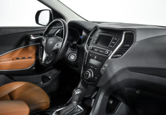 Подержанный автомобиль Hyundai Santa Fe 2017 года (13 фото)
