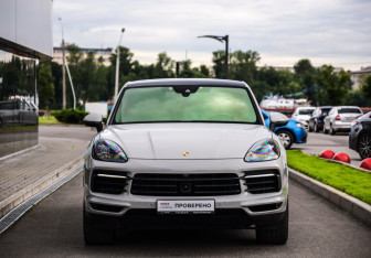 Подержанный автомобиль Porsche Cayenne 2021 года (4 фото)