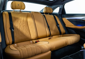 Подержанный автомобиль Voyah Passion 2023 года (32 фото)