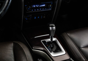 Подержанный автомобиль Toyota Fortuner 2018 года (13 фото)