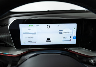 Подержанный автомобиль Geely Coolray 2023 года (12 фото)