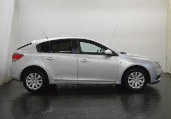 Подержанный автомобиль Chevrolet Cruze Hatchback 2012 года (4 фото)
