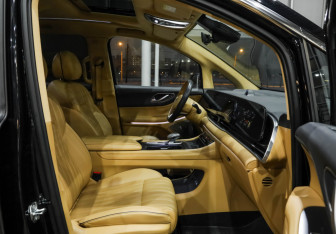 Подержанный автомобиль Voyah Dream 2023 года (29 фото)