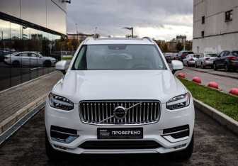 Подержанный автомобиль Volvo XC90 2022 года (3 фото)