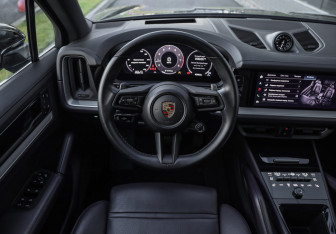 Подержанный автомобиль Porsche Cayenne 2023 года (13 фото)