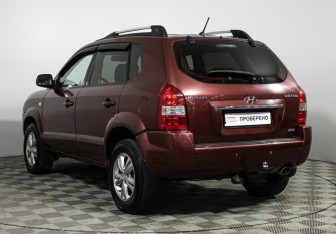 Подержанный автомобиль Hyundai Tucson 2008 года (7 фото)
