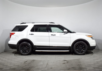Подержанный автомобиль Ford Explorer 2013 года (4 фото)