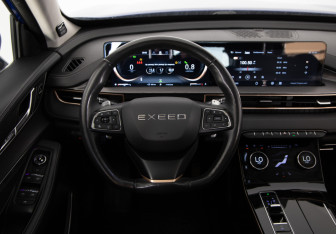 Подержанный автомобиль Exeed LX 2022 года (10 фото)