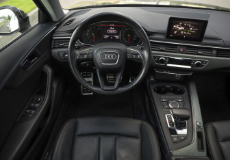 Подержанный автомобиль Audi A4 Sedan 2018 года (12 фото)