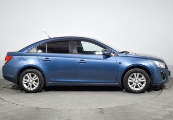 Подержанный автомобиль Chevrolet Cruze Sedan 2012 года (4 фото)
