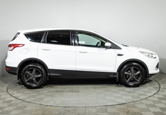 Подержанный автомобиль Ford Kuga 2014 года (4 фото)