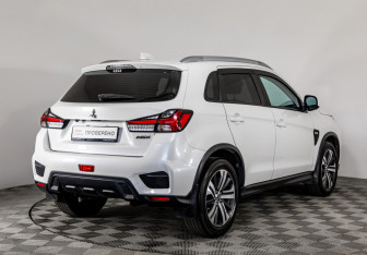 Подержанный автомобиль Mitsubishi ASX 2022 года (5 фото)