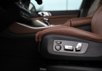 Подержанный автомобиль BMW X5 2020 года (27 фото)