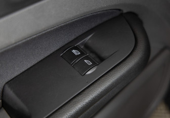 Подержанный автомобиль Ford Focus Wagon 2005 года (17 фото)
