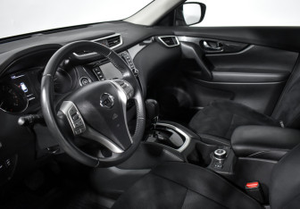 Подержанный автомобиль Nissan X-Trail 2017 года (11 фото)