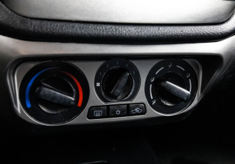 Подержанный автомобиль Mitsubishi Lancer Sedan 2005 года (14 фото)