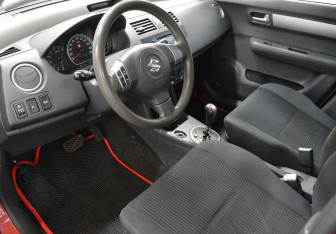 Подержанный автомобиль Suzuki Swift Hatchback 2007 года (10 фото)