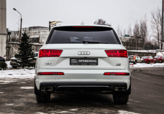 Подержанный автомобиль Audi Q7 2017 года (7 фото)
