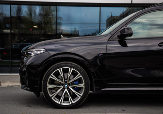 Подержанный автомобиль BMW X7 2019 года (11 фото)