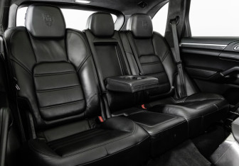 Подержанный автомобиль Porsche Cayenne 2013 года (26 фото)