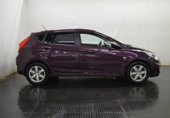 Подержанный автомобиль Hyundai Solaris Hatchback 2011 года (4 фото)