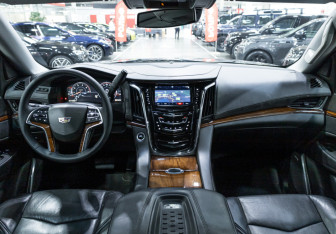 Подержанный автомобиль Cadillac Escalade Suv 2015 года (31 фото)