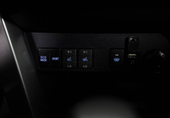 Подержанный автомобиль Toyota RAV4 2018 года (20 фото)