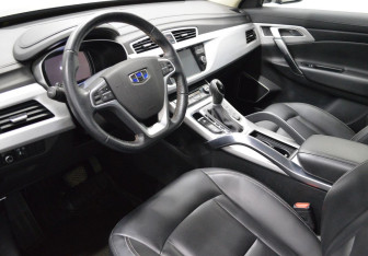 Подержанный автомобиль Geely Atlas 2018 года (10 фото)