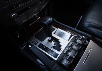 Подержанный автомобиль Lexus LX 2012 года (24 фото)