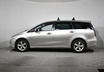 Подержанный автомобиль Mitsubishi Grandis 2008 года (8 фото)
