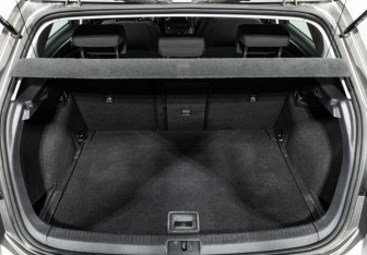 Подержанный автомобиль Volkswagen Golf Hatchback 2013 года (17 фото)