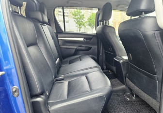 Подержанный автомобиль Toyota Hilux 2016 года (13 фото)