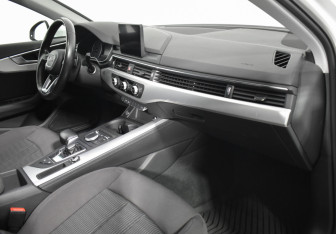 Подержанный автомобиль Audi A4 Sedan 2016 года (12 фото)