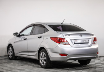 Подержанный автомобиль Hyundai Solaris Sedan 2013 года (7 фото)