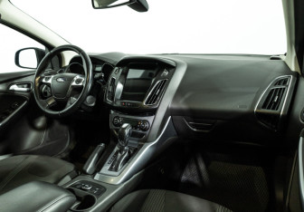 Подержанный автомобиль Ford Focus Hatchback 2013 года (9 фото)