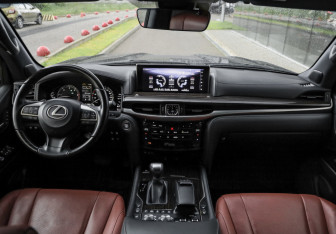 Подержанный автомобиль Lexus LX 2019 года (12 фото)