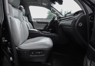 Подержанный автомобиль Lexus LX 2016 года (31 фото)