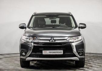 Подержанный автомобиль Mitsubishi Outlander 2018 года (2 фото)