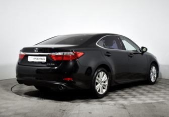 Подержанный автомобиль Lexus ES 2012 года (5 фото)