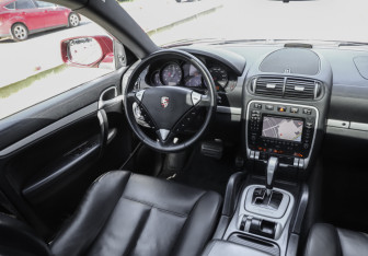 Подержанный автомобиль Porsche Cayenne 2007 года (11 фото)