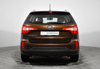 Подержанный автомобиль Kia Sorento 2015 года (6 фото)