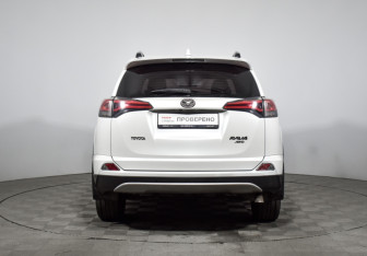Подержанный автомобиль Toyota RAV4 2018 года (2 фото)