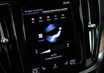 Подержанный автомобиль Volvo V60 Cross Country 2021 года (16 фото)