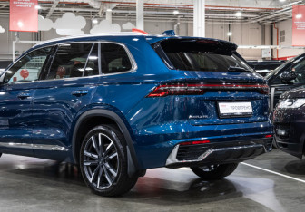 Подержанный автомобиль Geely Monjaro 2023 года (11 фото)