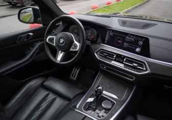 Подержанный автомобиль BMW X5 2019 года (11 фото)