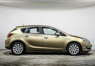 Подержанный автомобиль Opel Astra Hatchback 2013 года (4 фото)